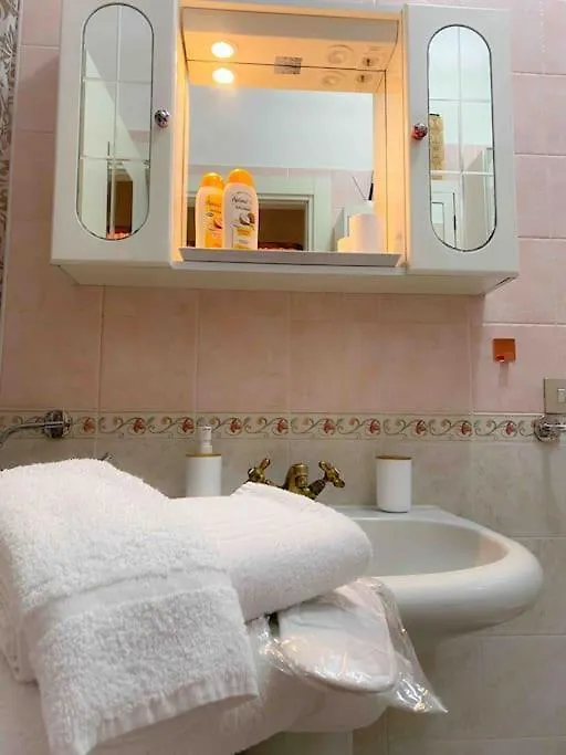 A Casa Di Gin Milano Villa 0*,  Italia